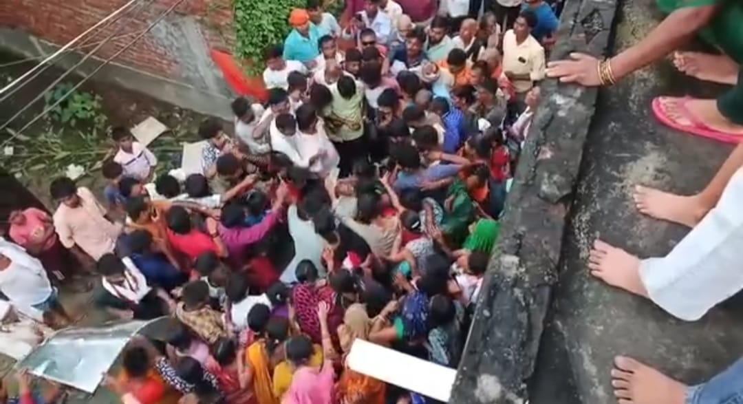 कुवैत से महराजगंज लौटा मजदूर का शव, गांव में पसरा मातम, ग्रामीणों ने की सरकारी मदद की मांग