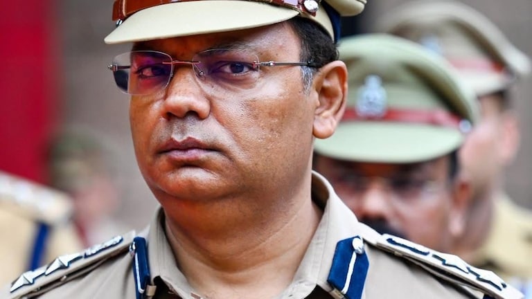 नोएडा में तैनात IPS अधिकारी के लखनऊ वाले घर में चोरी, नकदी-गहने से लेकर बाथरूम की टोटियां तक ले उड़े चोर
