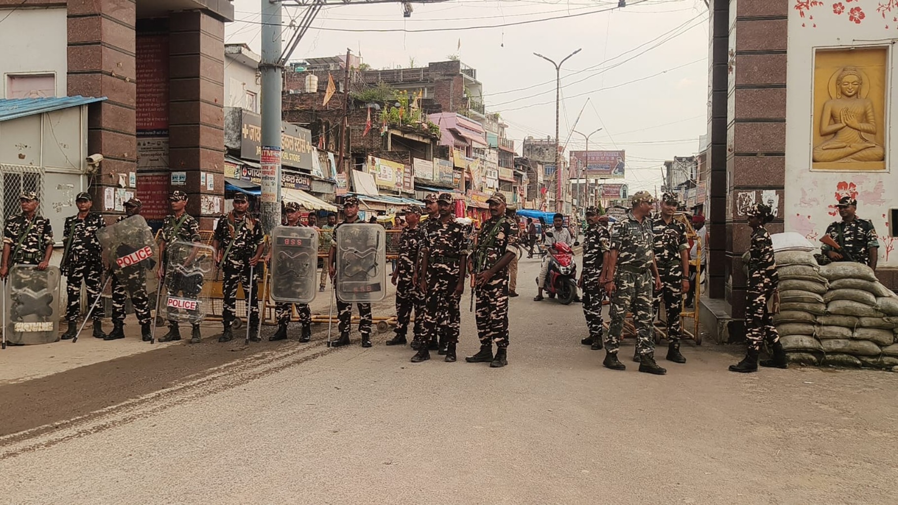 Indo-Nepal Border: नेपाल में हिंसक प्रदर्शन के बीच भारत नेपाल सीमा सील, सोनौली बॉर्डर पर हाई अलर्ट, वाहनों का प्रवेश बंद