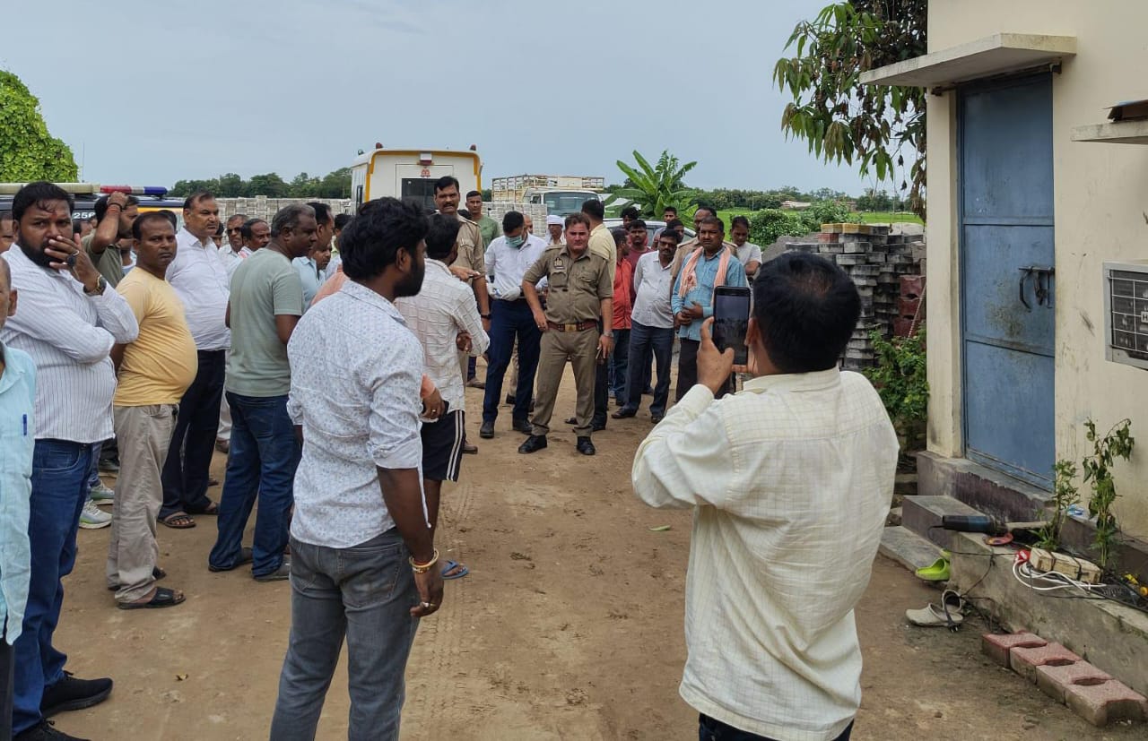 किशोर की संदिग्ध मौत से परिजनों में कोहराम, बाहर घूमने जाने की ज़िद में लगा ली फांसी