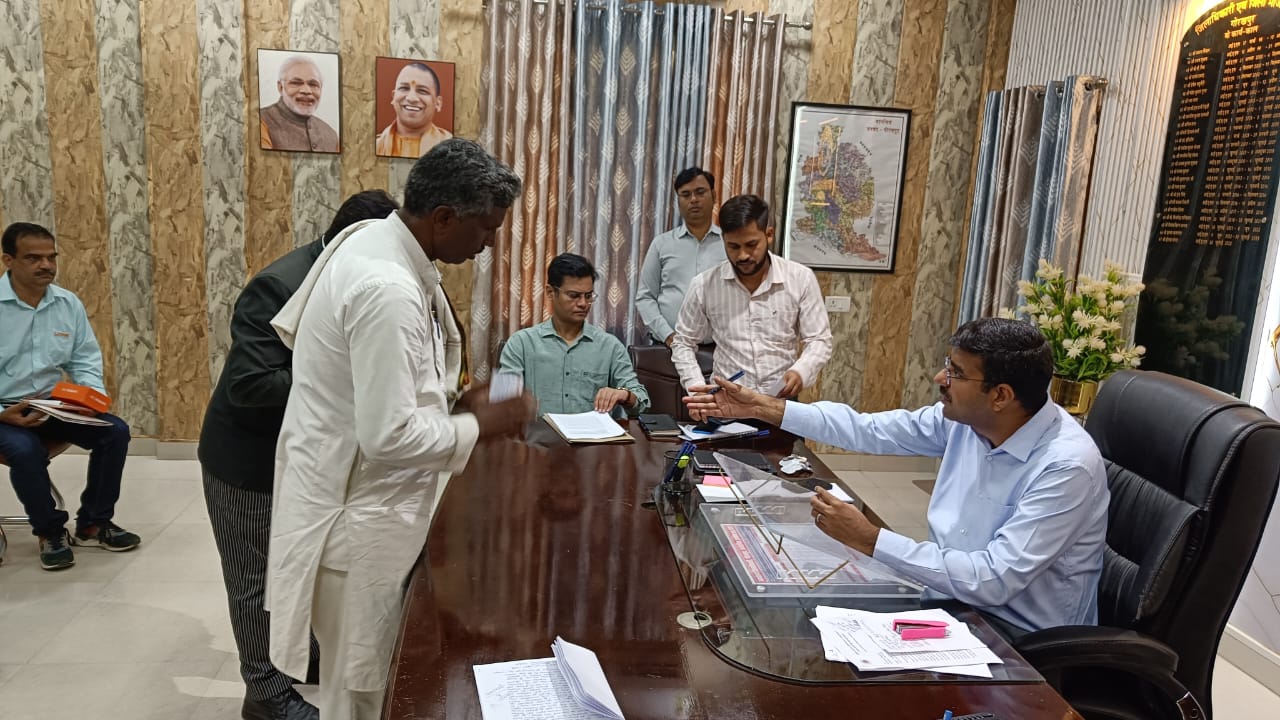 डीएम ऑफिस में शुरू हुआ मुलाकाती पर्ची सिस्टम, तय होगी अधिकारियों की जवाबदेही, जानिए कैसा होगा सिस्टम?