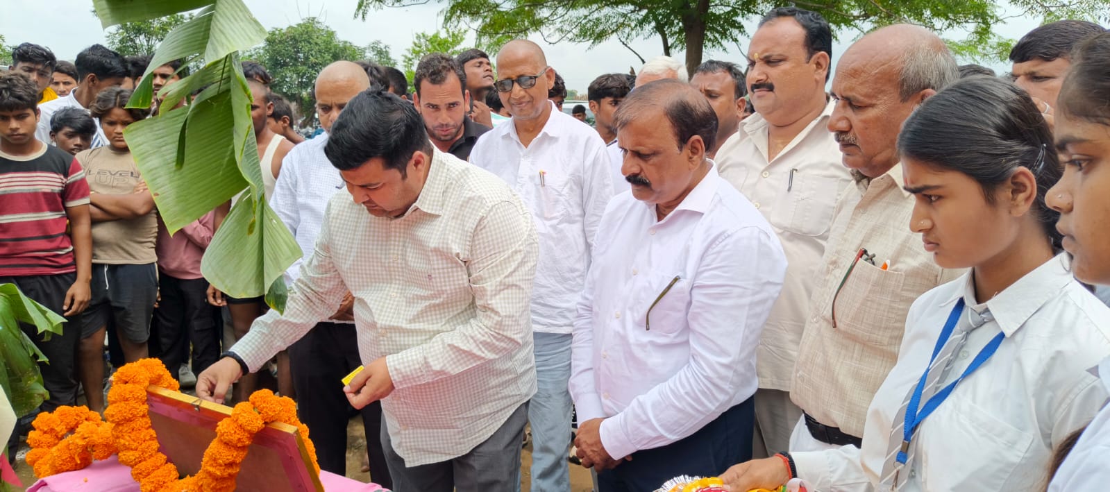 Maharajganj News: जनपद स्तरीय कुश्ती प्रतियोगिता में खिलाड़ियों ने दिखाया दमखम, ब्लॉक प्रमुख ने किया उद्घाटन