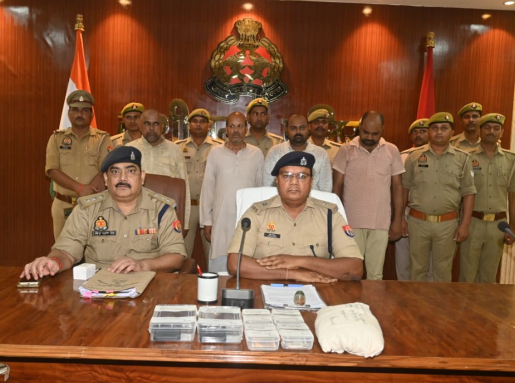 Kushinagar News: अनैतिक संबंध की कोशिश में छात्र की हत्या, पूर्व प्रधानाचार्य ने रची थी साजिश, पुलिस ने किया खुलासा