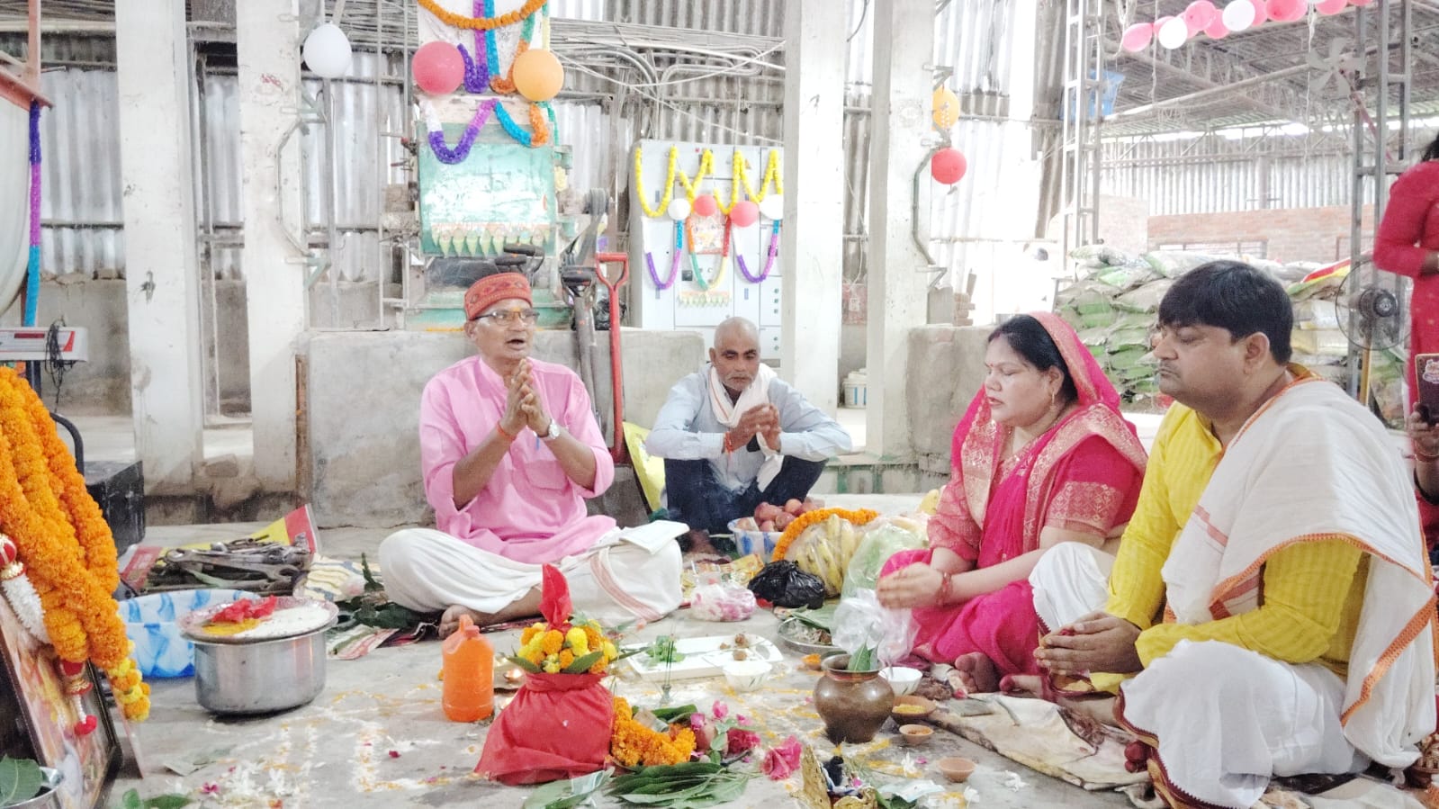 गोपाल एग्रो इंडस्ट्रीज में भक्ति और आस्था का संगम, पूर्वांचल के प्रमुख उद्योगपति श्रीनरायन सिंह ने विश्वकर्मा पूजा पर किया भव्य आयोजन