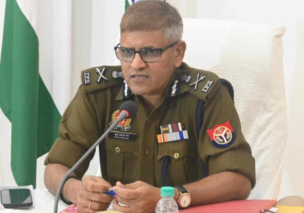 Kushinagar: गोरखपुर एडीजी की बड़ी कार्यवाही, 25 पुलिसकर्मी लाइन हाजिर, महकमे में हड़कंप, जानिए इसके पीछे की वजह