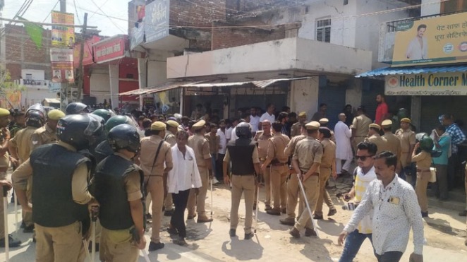 Crime News: आज़मगढ़ में खौफनाक वारदात, सात वर्षीय बालक की हत्या, बोरे में भरकर घर के पास लटकाया शव