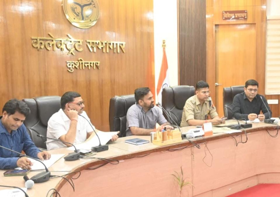 कुशीनगर में जिला सड़क सुरक्षा समिति की महत्वपूर्ण बैठक, सड़क दुर्घटनाओं में कमी लाने पर जोर