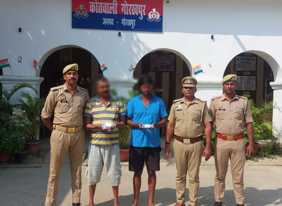 गोरखपुर में महराजगंज के व्यापारी के साथ चोरी, दो अभियुक्त गिरफ्तार, जानिए पुलिस ने कैसे किया खुलासा