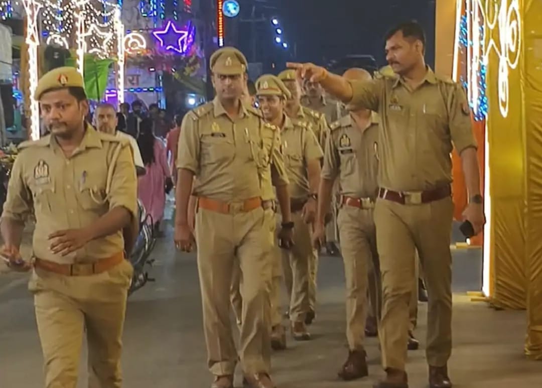 पनियरा में नवरात्र पर्व को लेकर पुलिस अलर्ट मोड पर, पंडालों और सड़कों पर बढ़ी निगरानी