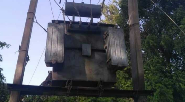 VIDEO: शिवपुर बुजुर्ग में ट्रांसफार्मर खराब, महिलाओं का धरना-प्रदर्शन, दुर्गा पूजा पर अंधेरे में डूबा गांव