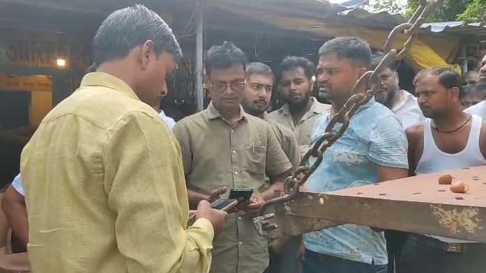 गोरखपुर में खाद्य सुरक्षा विभाग की बड़ी कार्रवाई, गल्ला मंडी से दो ट्रक लाल आलू जब्त, नमूने जांच के लिए भेजे गए