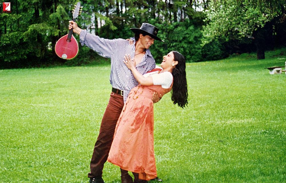 DDLJ: दिलवाले दुल्हनिया ले जाएंगे के पूरे हुए 30 साल, आज भी ज़िंदा है ‘राज-सिमरन’ का जादू, शाहरुख-काजोल ने रचा अमर प्रेम
