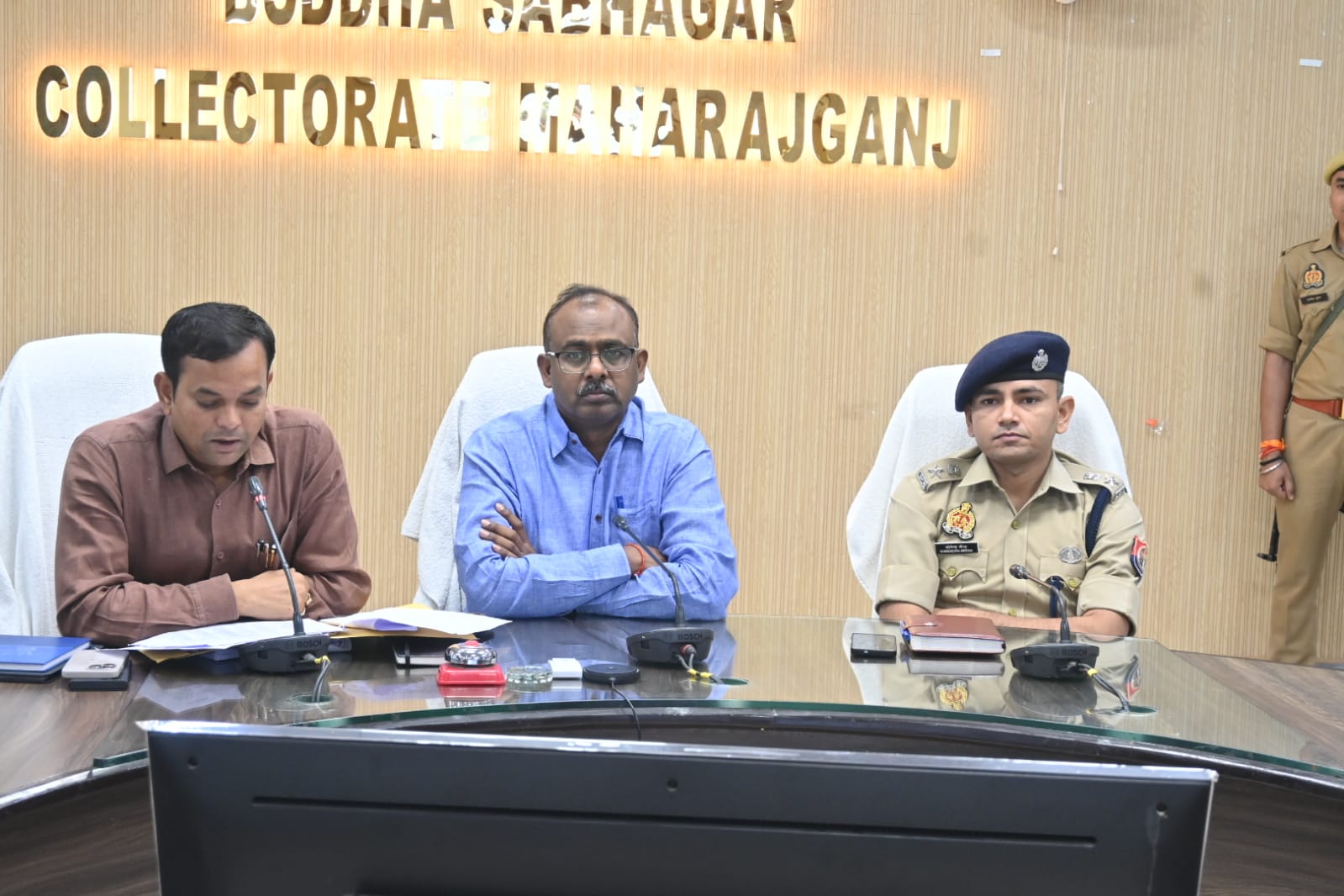 महराजगंज में UPPSC प्रारंभिक परीक्षा 2025 को सकुशल संपन्न कराने के लिए DM-SP ने की समीक्षा बैठक, सुरक्षा होगी चाक-चौबंद