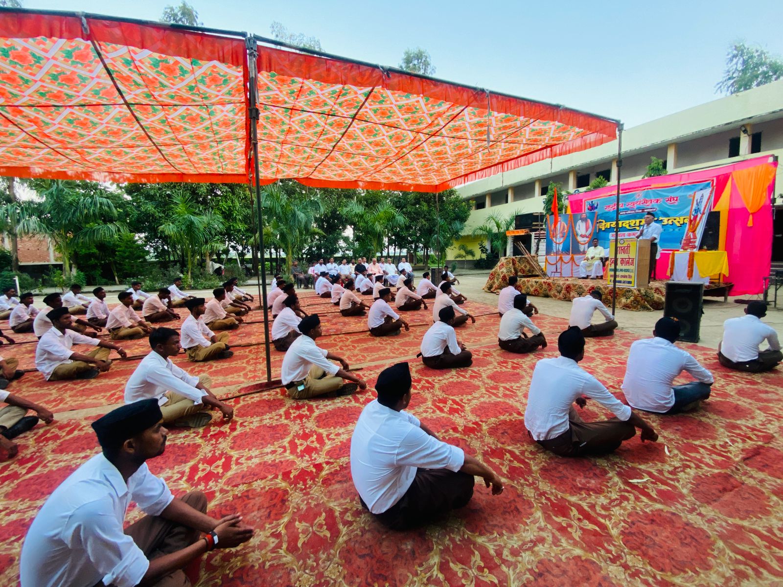 पनियरा में संघ का पथ संचलन, विमल पांडेय बोले- समाज में सामर्थ जागरण ही राष्ट्र निर्माण की कुंजी