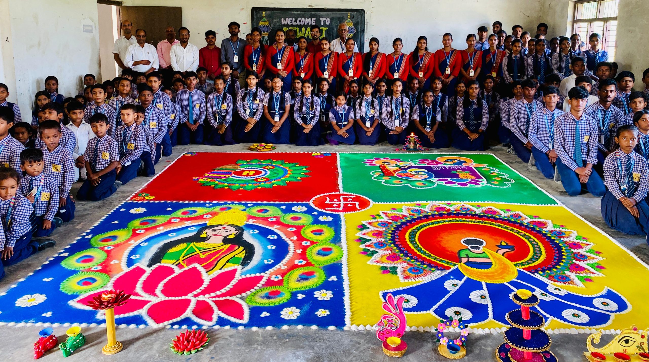 ध्रुव नारायण पब्लिक स्कूल में दीपोत्सव पर सजी रंगीन सांस्कृतिक छटा, बच्चों की रचनात्मकता ने बिखेरा जलवा