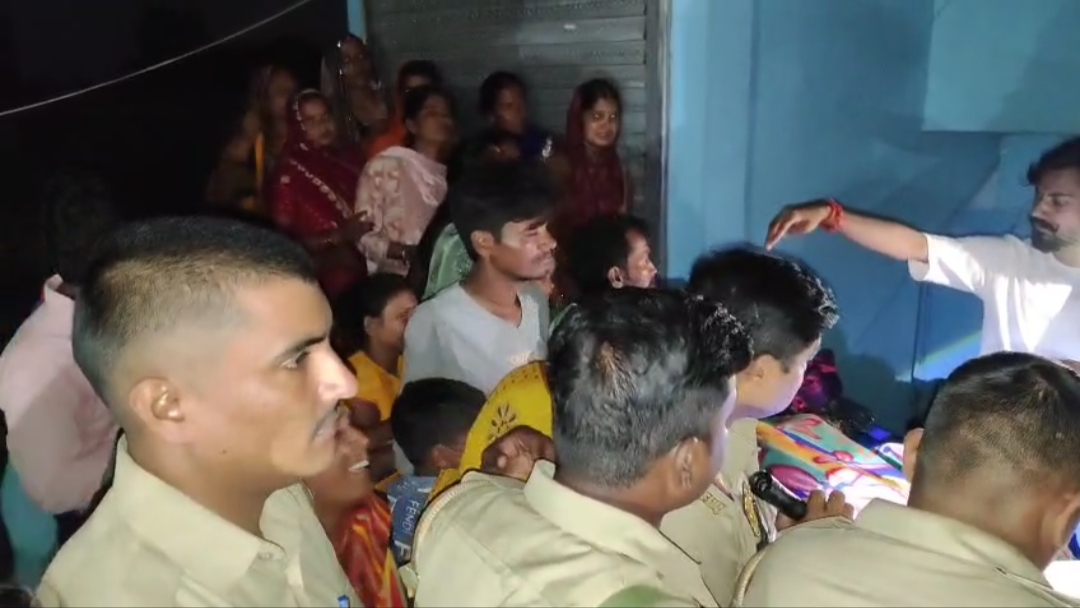 महराजगंज के प्राइवेट अस्पताल में महिला की संदिग्ध मौत से हड़कंप, परिजनों ने जमकर काटा हंगामा, डॉक्टरों पर लापरवाही का आरोप