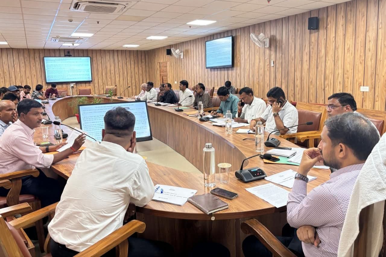 स्वच्छ भारत मिशन की समीक्षा बैठक में बोले नगर आयुक्त, गंदगी फैलाने वालों पर होगी सख्त कार्रवाई, जुर्माना भी लगेगा