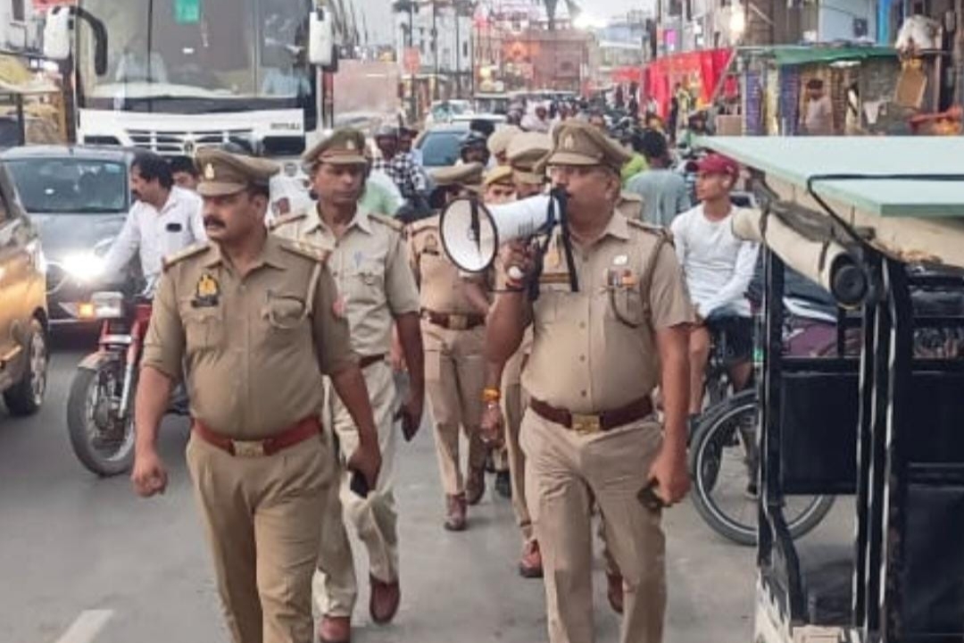 धनतेरस-दीपावली को लेकर गोरखनाथ पुलिस अलर्ट मोड में, सख्त चेतावनी के साथ सड़कों से हटवाया गया अवैध अतिक्रमण