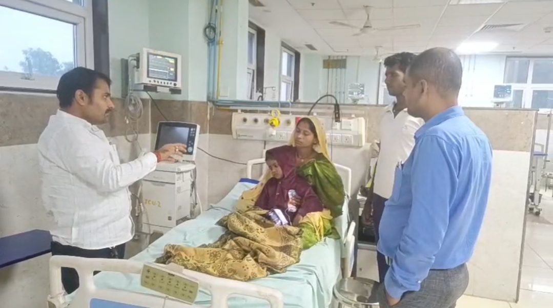 Maharajganj News: एडवोकेट रंजन त्रिपाठी बने मानवता की मिसाल, ब्रेन ट्यूमर पीड़ित बच्चे के इलाज की उठाई पूरी जिम्मेदारी