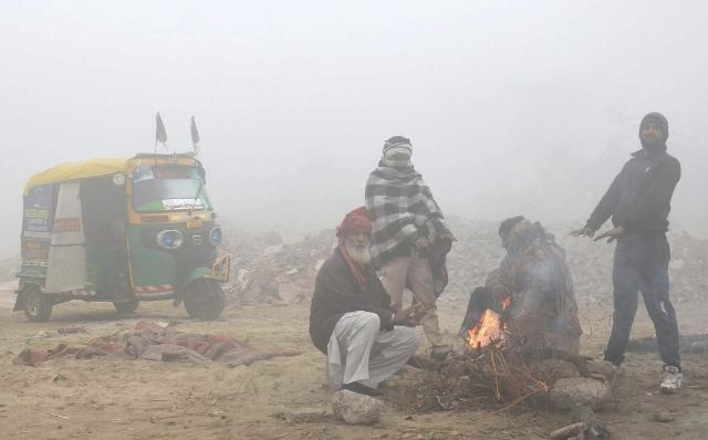 NHRC ने शीतलहर में बेघर और गरीबों की सुरक्षा के लिए उठाया बड़ा कदम, राज्यों को एडवाइजरी जारी कर मांगी रिपोर्ट
