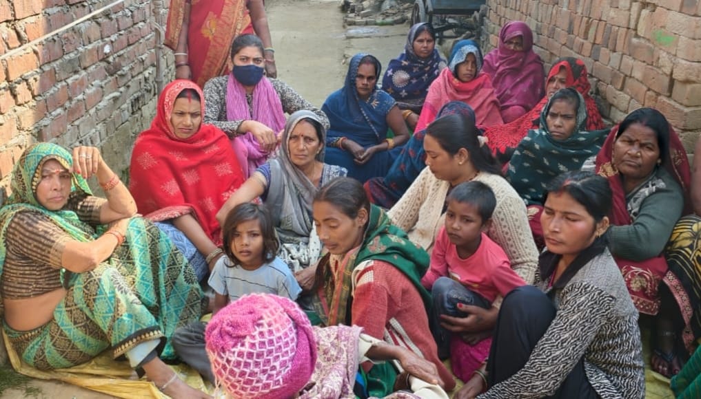 पनियरा में दर्दनाक सड़क हादसा, तेज रफ़्तार की टक्कर ने छीन ली मजदूर की जिंदगी, मासूमों के सिर से उठा पिता का साया