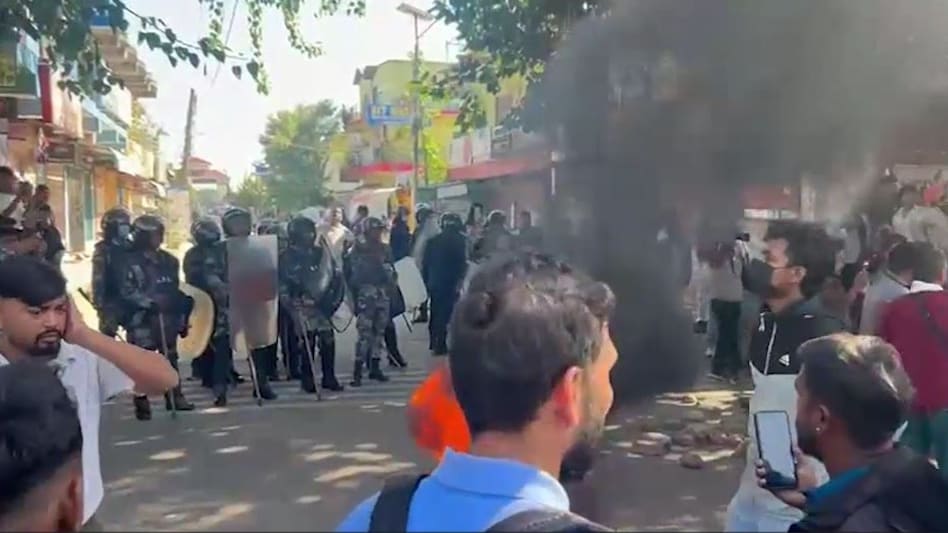 फिर भड़का Gen-Z आंदोलन, नेपाल संकट की दहलीज पर, सिमारा में कर्फ्यू और हवाई फायरिंग से हालात नाजुक