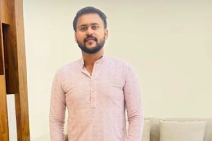 सॉफ्टवेयर इंजीनियर की लाश होटल में फंदे से लटकी मिली, दोस्तों संग की थी पार्टी- चाचा बोले लड़की कर रही थी टॉर्चर