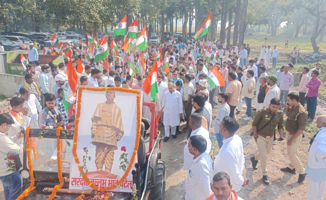 सरदार पटेल की जयंती पर पनियरा में दिखी अद्भुत एकता, पांच हजार लोगों ने एक साथ लगाए वंदे मातरम् के नारे