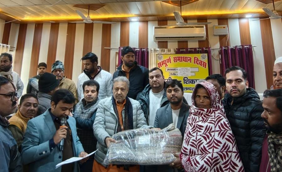 ठंड में राहत की सौगात: शिकारपुर तहसील सभागार में जरुरतमंदों को बांटे गए कंबल, देखिये सुशासन की सुंदर तस्वीर