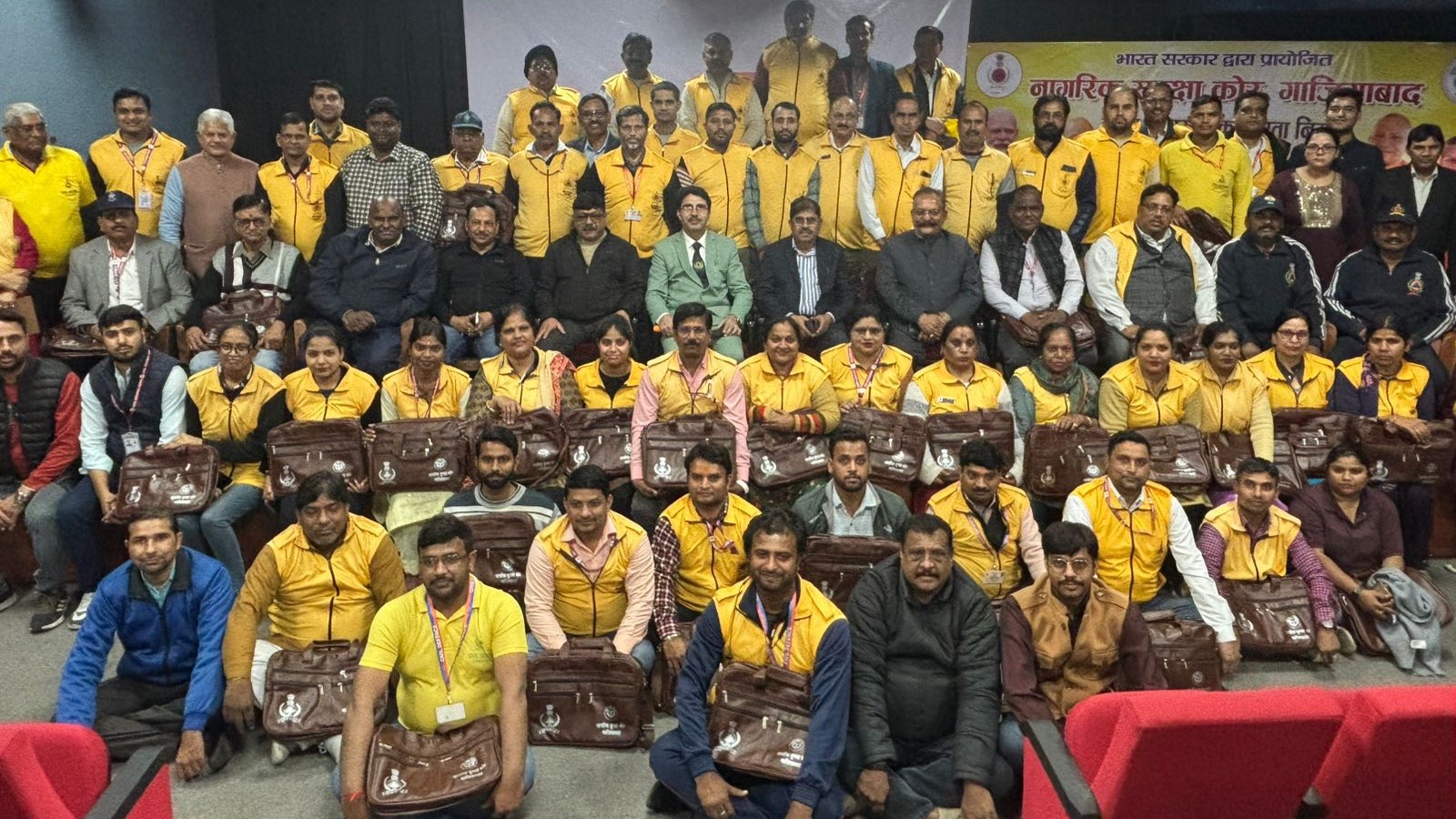 गाजियाबाद में नागरिक सुरक्षा का क्षमता निर्माण प्रशिक्षण, आपात चिकित्सा पर विशेष जोर, जीवन रक्षक तकनीकों की दी गई जानकारी