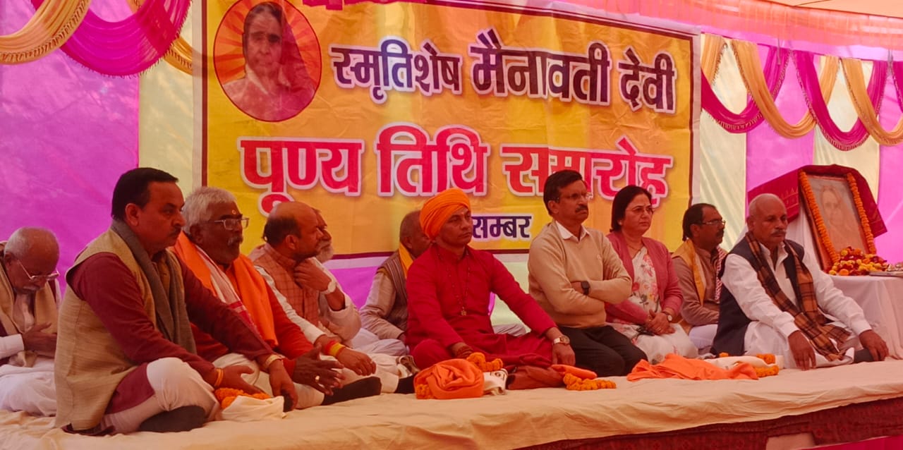 Kushinagar: संजय लाल ने मां की 18वीं पुण्यतिथि पर किया भव्य आयोजन, जरूरतमंदों में बांटे कंबल