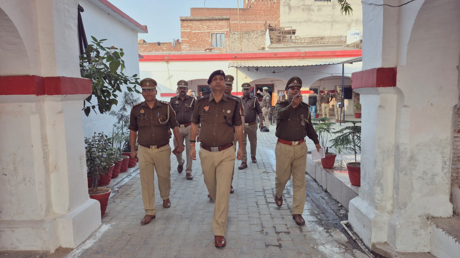 Bulandshahr: पुलिस अधीक्षक ग्रामीण ने किया शिकारपुर थाना का अर्धवार्षिक निरीक्षण, दिए कड़े दिशा-निर्देश