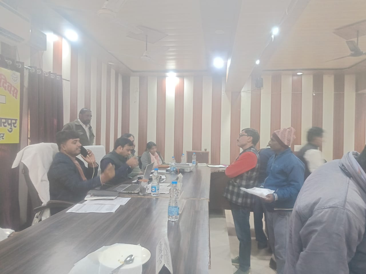 Bulandshahr: शिकारपुर तहसील में संपूर्ण समाधान दिवस आयोजित, 80 में से 10 शिकायतों का मौके पर निस्तारण