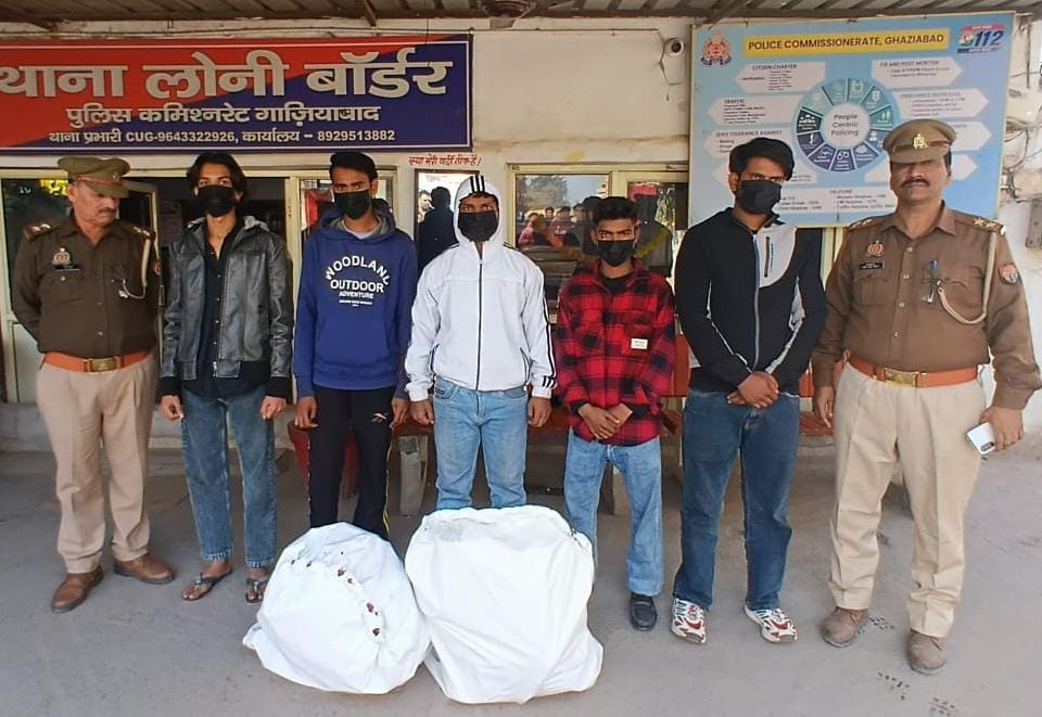 गाजियाबाद पुलिस की बड़ी कार्रवाई, अवैध हुक्का बार चलने वाले 5 गिरफ्तार, हवाई फायरिंग आरोपी भी पकड़ा गया