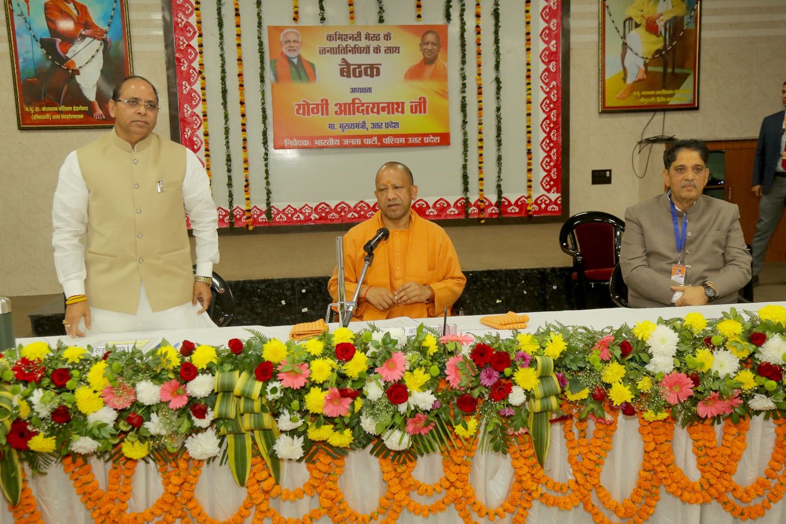 गाजियाबाद में सीएम योगी ने की जन समस्याओं की समीक्षा, SIR अभियान को बताया लोकतंत्र का बूस्टर डोज़