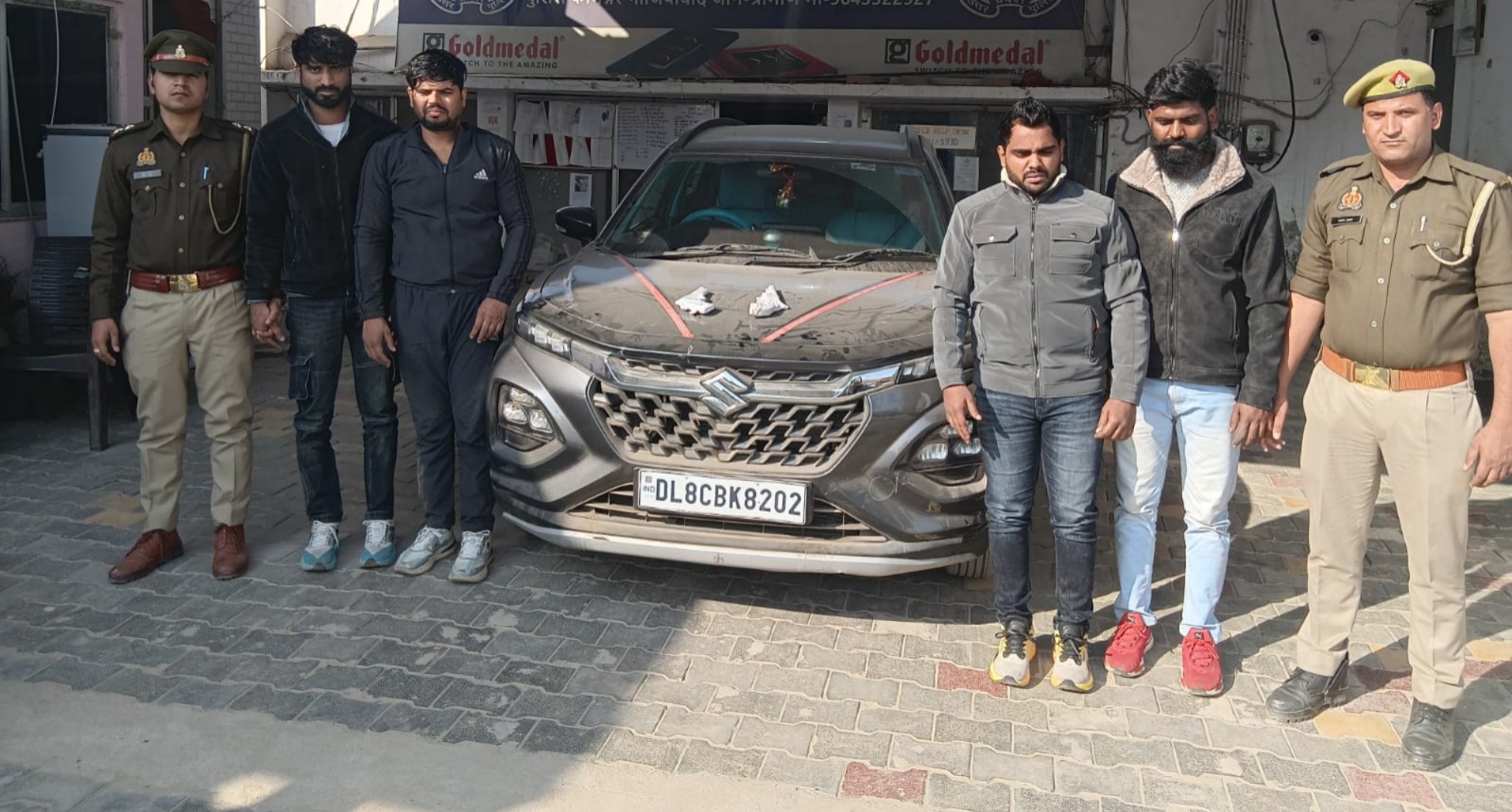 लूट की बड़ी साजिश नाकाम, पुलिस ने चार शातिर लुटेरे दबोचे, अवैध हथियार भी बरामद, जानिए पूरा अपडेट