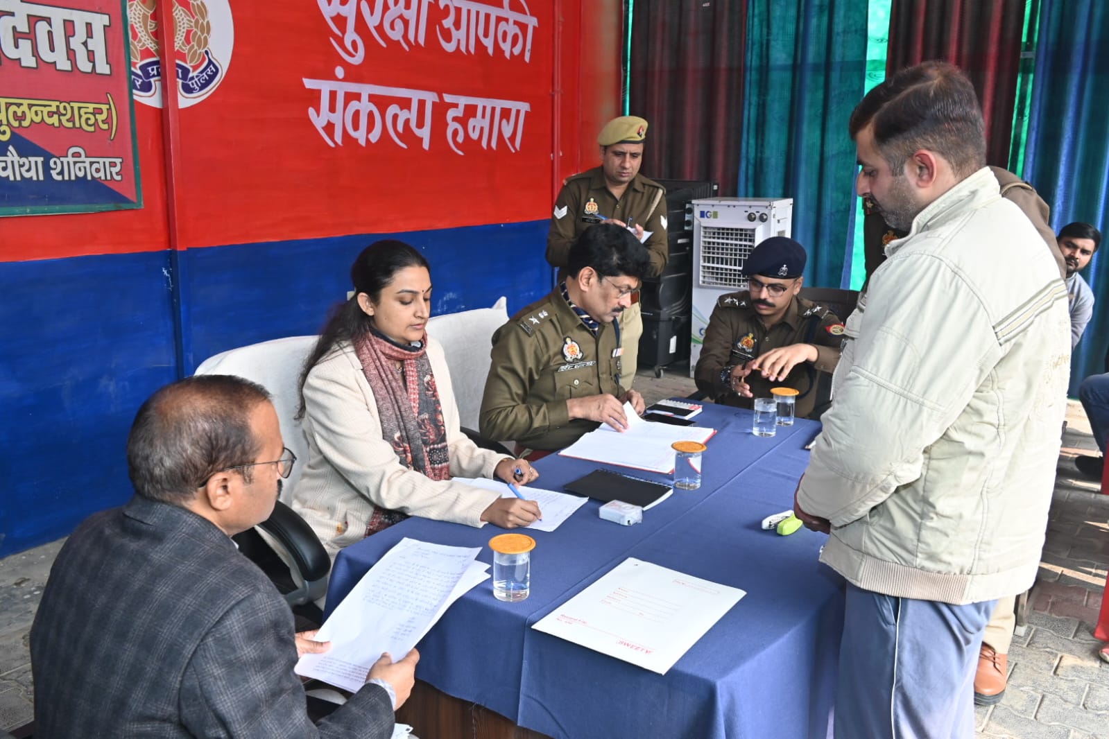 Bulandshahr News: थाना समाधान दिवस में डीएम-एसएसपी ने सुनीं जनसमस्याएं, कई मामलों का हुआ मौके पर निस्तारण