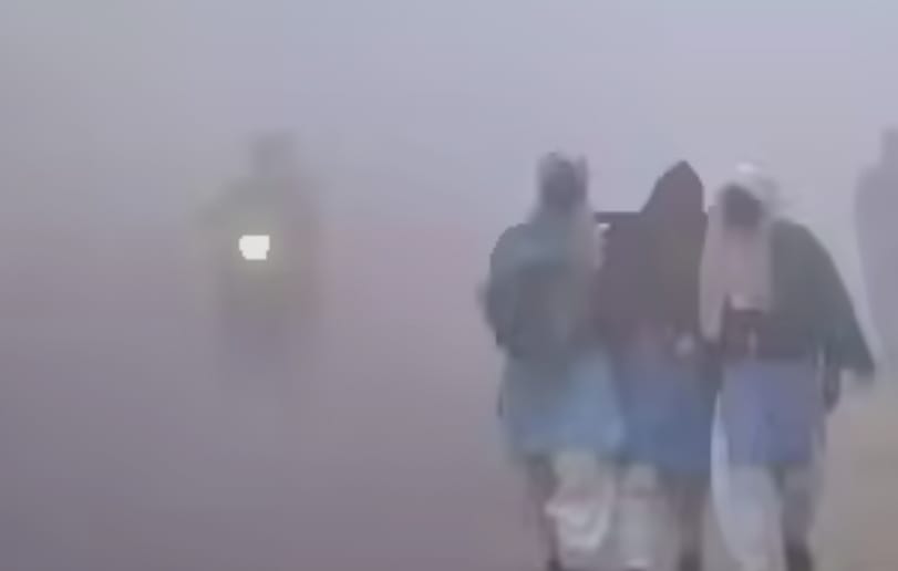 गाजियाबाद में हर जगह धूल, धुंआ और लापरवाही; AQI 460 पार, लोगों का सांस लेना हुआ दूभर, प्रशासन पर उठे सवाल