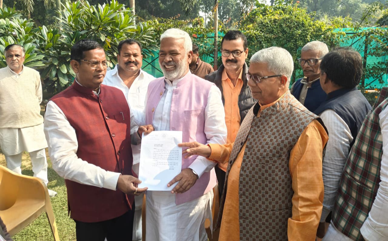 पनियरा में बाढ़ नियंत्रण योजना को मिलेगी नई गति, विधायक ने जलशक्ति मंत्री से पंप हाउस निर्माण की मांग की