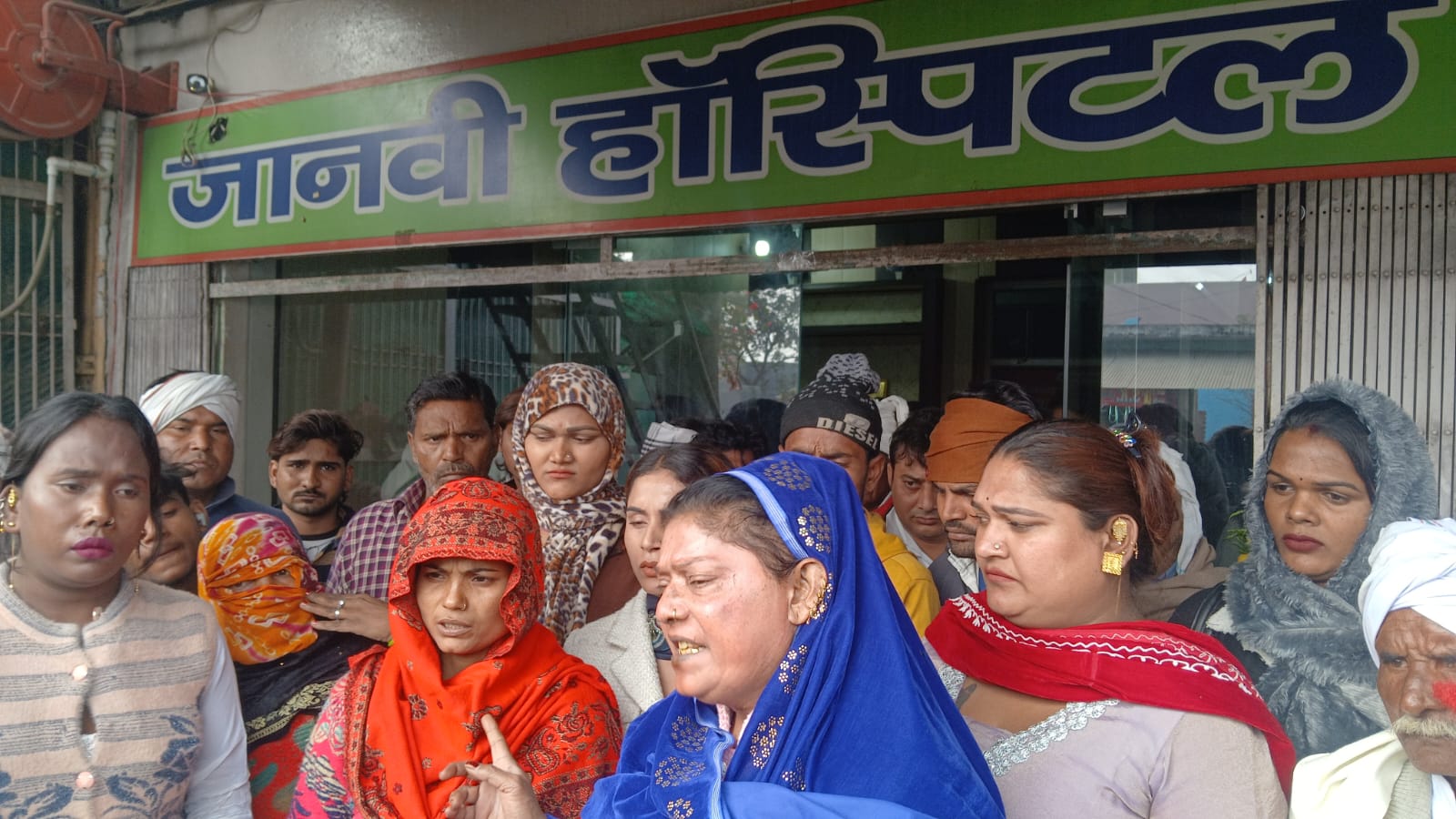 डॉक्टरों की लापरवाही से जच्चा-बच्चा की मौत, किन्नर समाज का अस्पताल पर भारी हंगामा, जानिए क्या हुई कार्रवाई