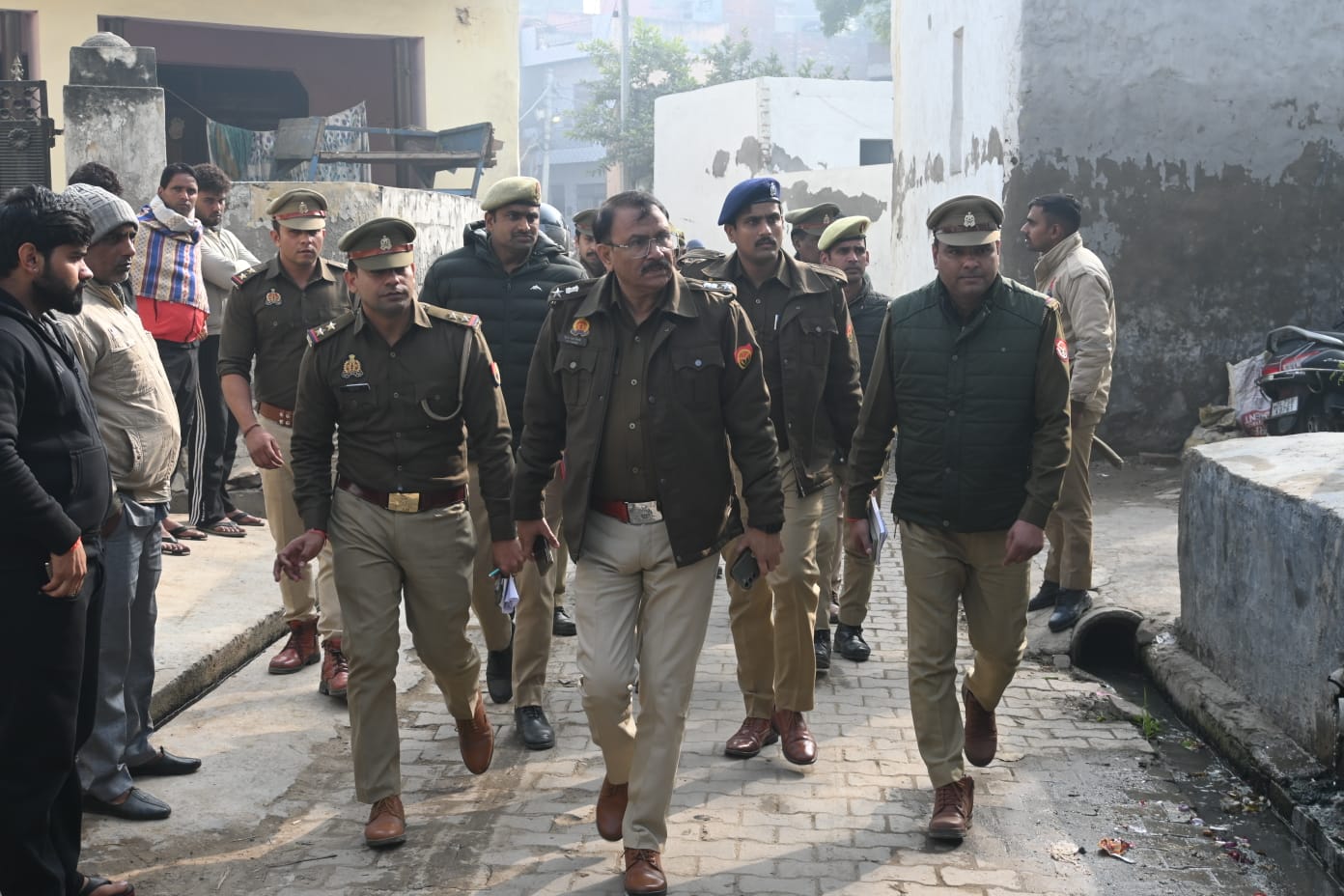 गाजियाबाद में पुलिस का मेगा सर्च ऑपरेशन, संवेदनशील इलाकों में छापेमारी से अपराधियों में मचा हड़कंप