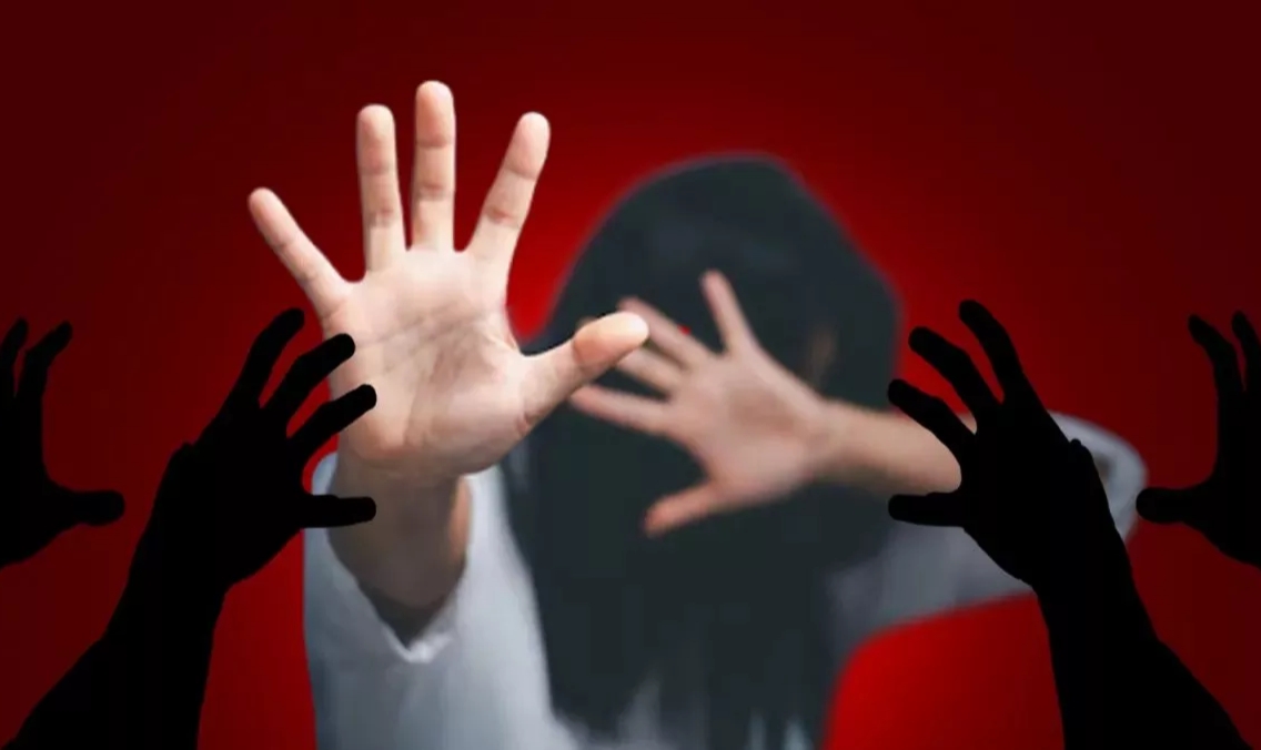 Crime News: जंगल में लकड़ी लेने गई महिला से दुष्कर्म, आरोपी की तलाश में पुलिस की दबिश तेज