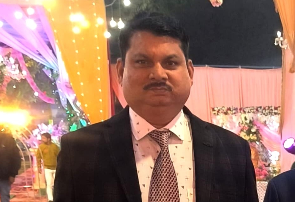 महराजगंज में तेज़ रफ्तार का कहर: अज्ञात वाहन की टक्कर से दवा व्यवसायी की दर्दनाक मौत