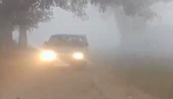 बुलंदशहर में सर्दी की पहली मार: घने कोहरे ने थामी रफ्तार, ठंड से जनजीवन हुआ प्रभावित