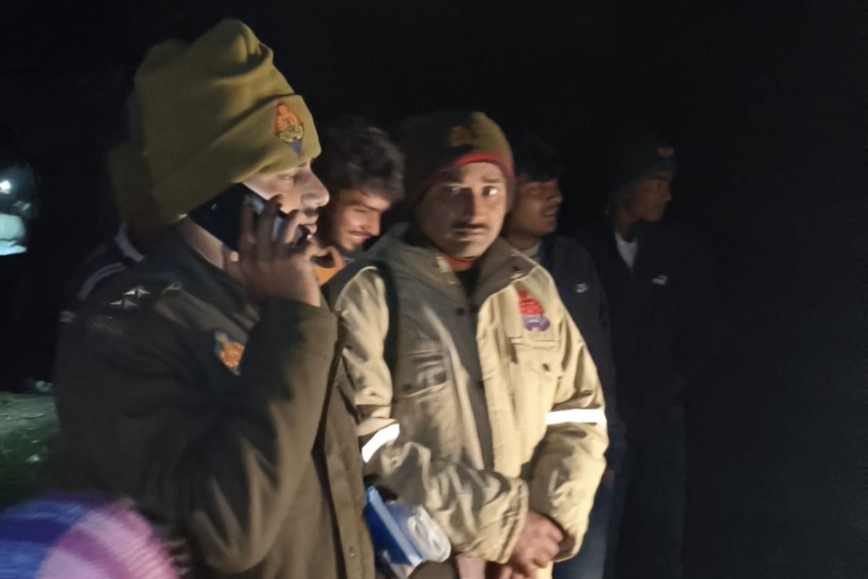 बड़ी ख़बर: महराजगंज में बाहरी लोगों की संदिग्ध गतिविधियों से मचा हड़कंप, धार्मिक साहित्य भी बरामद