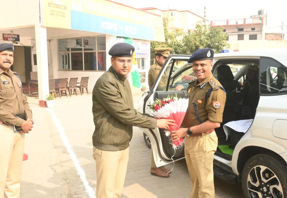 डीआईजी गोरखपुर ने किया हाटा थाना का औचक निरीक्षण, मिशन शक्ति से साइबर डेस्क तक गहराई से पड़ताल