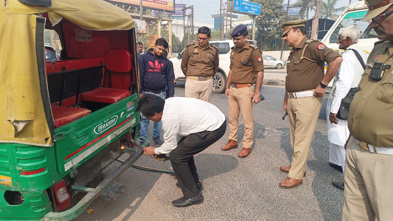 गाजियाबाद में रिकॉर्ड तोड़ चालान! जानिए आखिर किस वजह से बढ़ी ट्रैफिक पुलिस की सख्ती?