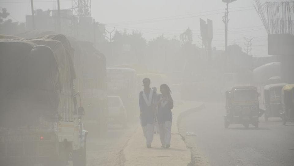 गाजियाबाद की हवा हुई ज़हरीली, बढ़ते प्रदूषण ने बनाया देश का दूसरा सबसे प्रदूषित शहर