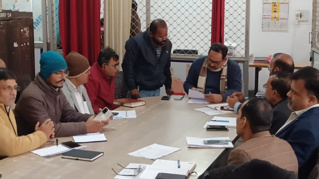 पिपराइच में मतदाता सूची शुद्धिकरण को लेकर अहम बैठक, घर-घर सत्यापन के सख्त आदेश