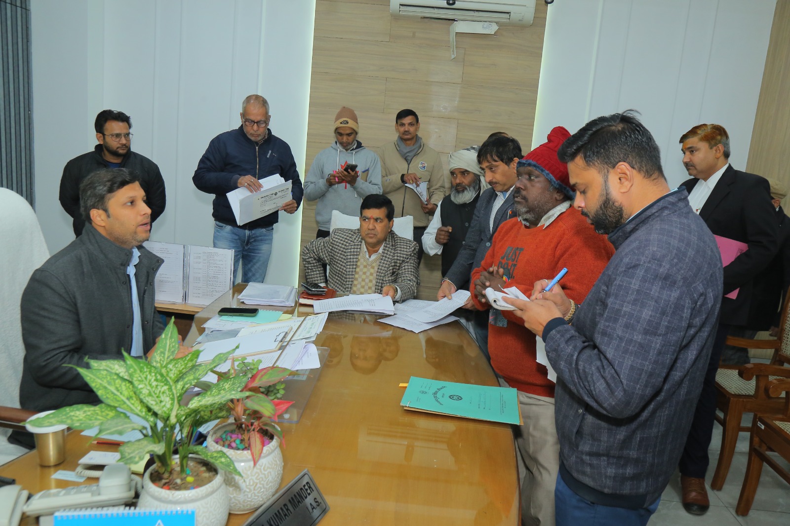 Ghaziabad News: जनसुनवाई में बढ़ा जनता का विश्वास, हर शिकायत पर त्वरित कार्रवाई के निर्देश